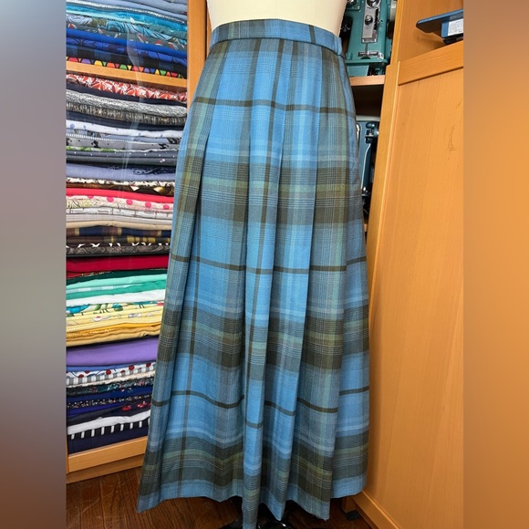 Pendleton Dresses & Skirts - Pendleton Pleated Wool Skirt Size 8